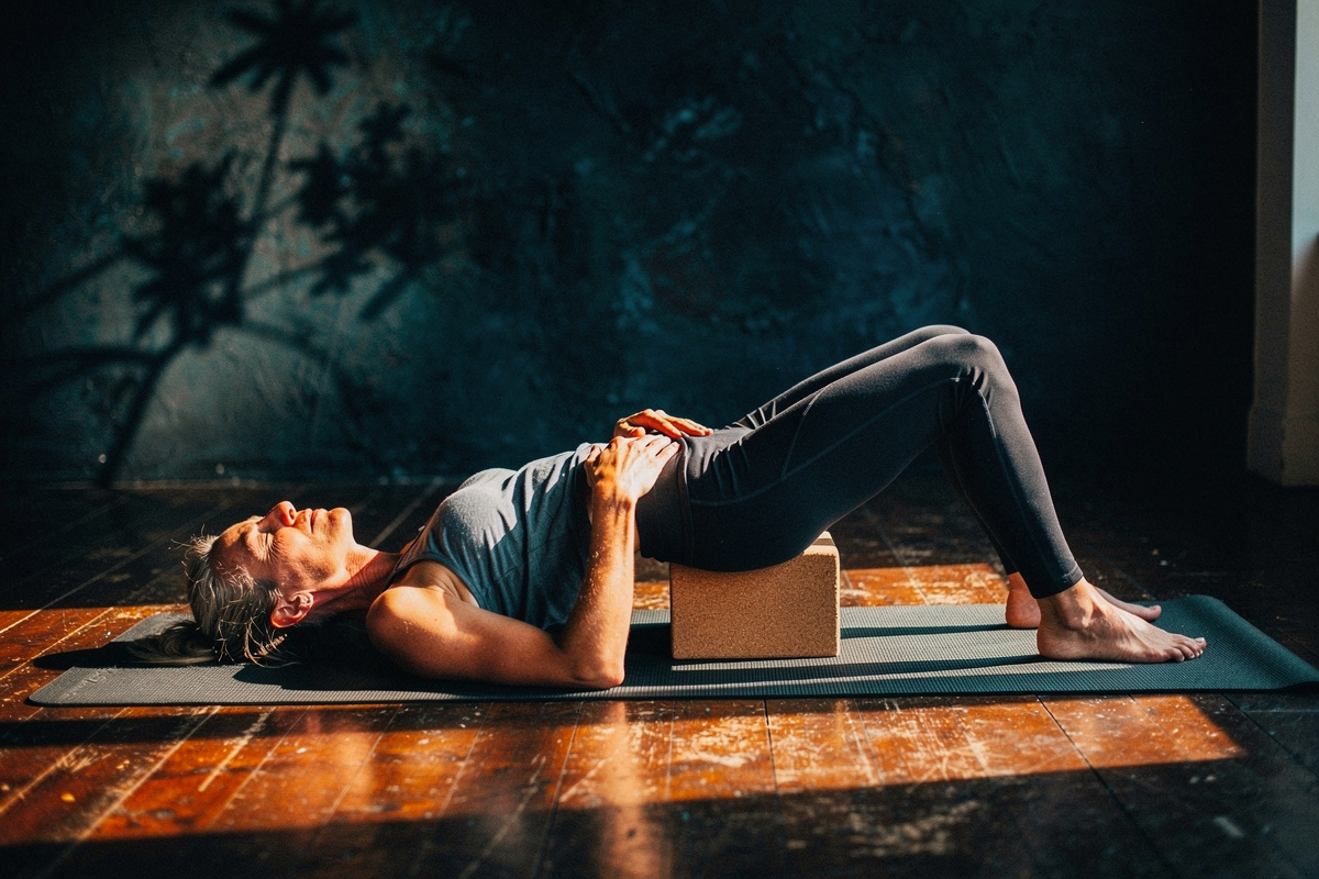 Yoga pour sciatique : comment calmer la douleur sans aggraver
